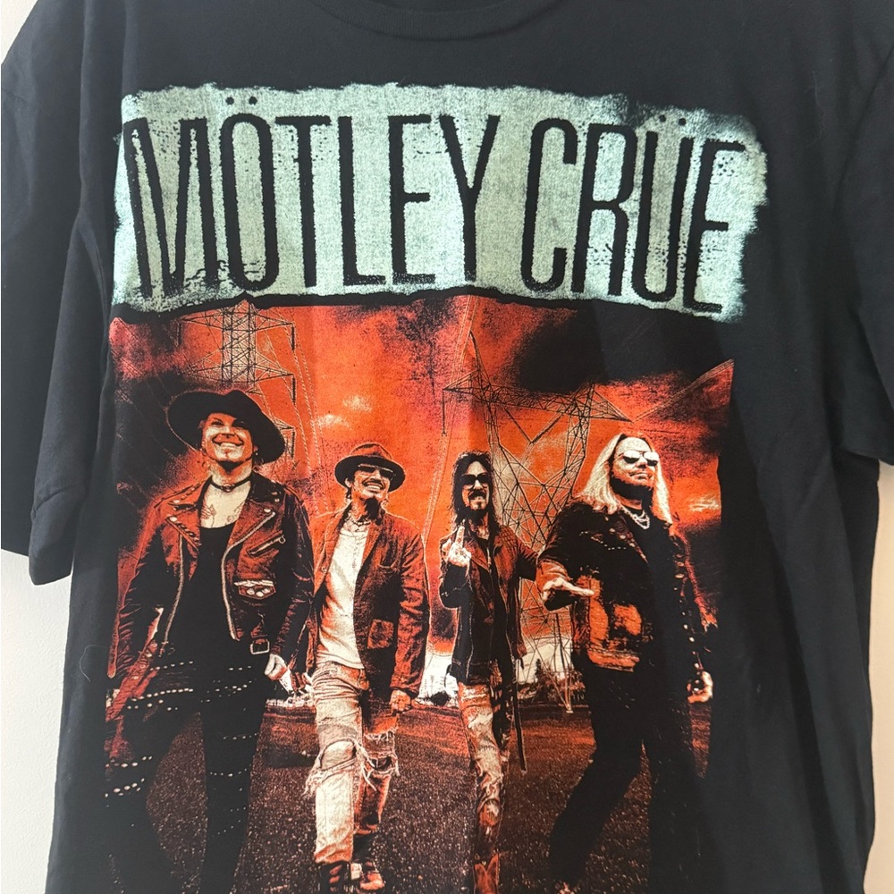 Motley Crue tour Black Band Graphic Tee - Men's Rock Shirt